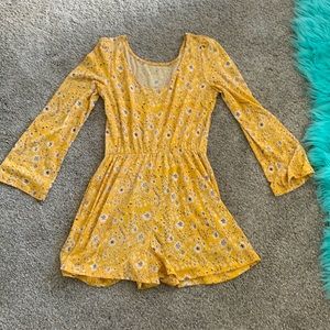Cute yellow Roxy romper brand new never worn